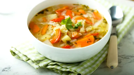 Ciorbă de legume, rețetă ca la Mânăstirea Putna. Ce ingrediente să adaugi, pentru ca preparatul să aibă un gust de neuitat