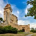 Destinația europeană ignorată de turiști care pare desprinsă dintr-un basm. Are castele spectaculoase și peisaje alpine incredibile