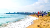 Bacteria „care distruge țesuturile” se extinde în Marea Neagră. Specialiștii avertizează asupra riscurilor pentru turiști