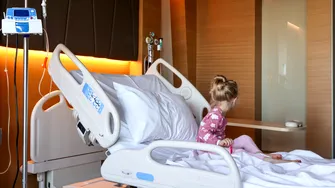 O fetiță de 3 ani a murit după o tuse persistentă. Ce au descoperit medicii ulterior