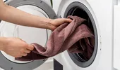 De ce nu e bine să speli prosoapele împreună cu hainele? Singura excepție permisă