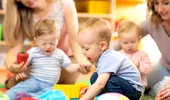 Salariații care își cresc singuri copiii ar putea primi cel puțin trei zile în plus de concediu de odihnă