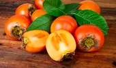 Kaki, fructul zeilor – top 3 beneficii pentru sănătate. Cum se consumă acest fruct care seamănă cu roșia
