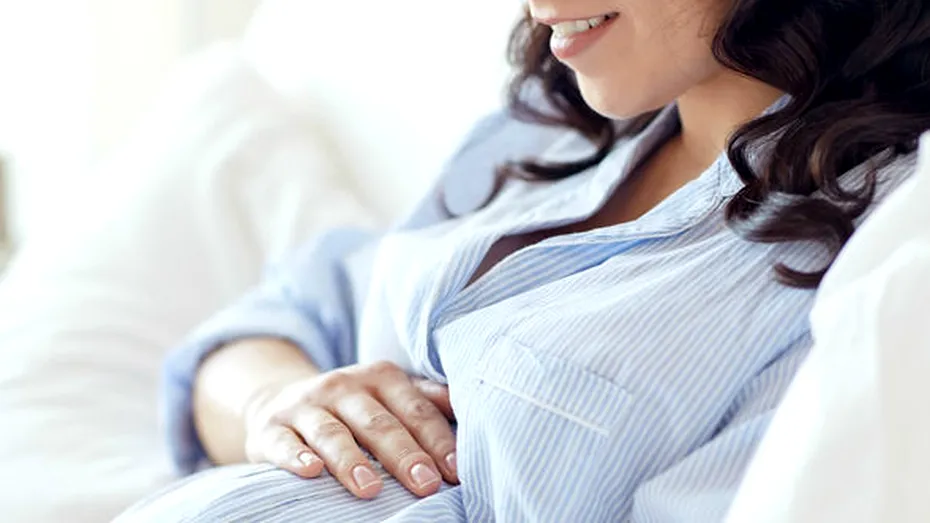Tânără cu uter didelf a născut de două ori într-o lună