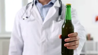 Mit sau adevăr? Medicii explică de ce berea NU ajută la eliminarea pietrelor la rinichi