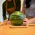 De ce să adaugi o monedă într-un pepene! Pare ciudat, însă este un truc util pentru toți