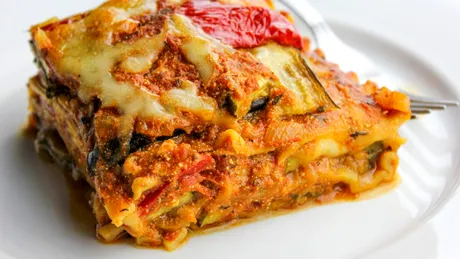 Lasagna fără parmezan, mozzarella sau carne? Da, și este absolut delicioasă!