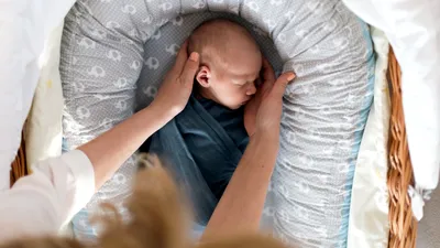 Accesoriile pentru bebeluși: confort sau risc? Ce spun medicii despre pericolele ascunse din camerele copiilor / VIDEO