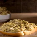 Salată de vinete cu iaurt și usturoi. Iese gustoasă și are puține calorii!