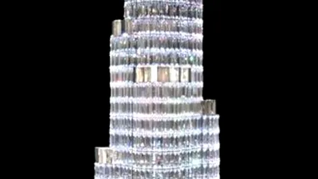 Gadgeturi la tine acasă: lampadarul de cristal în forma clădirii Burj Khalifa