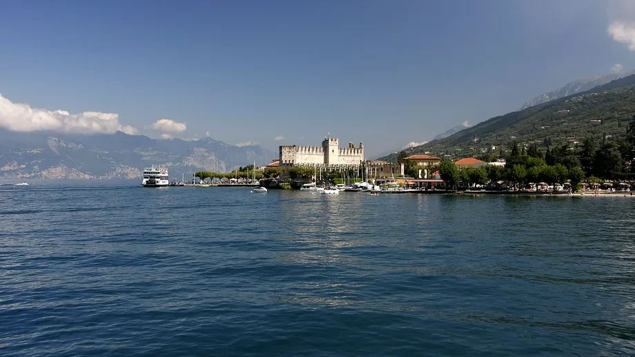 Virus periculos într-o destinație populară de vacanță din Italia. Sute de oameni au ajuns DEJA la spital