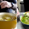 Condimentul care nu trebuie pus niciodată în supa de pui. Îi strică gustul de tot!