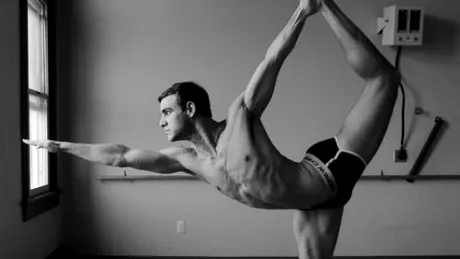 Top 4 motive pentru care şi bărbaţii ar trebui să practice yoga