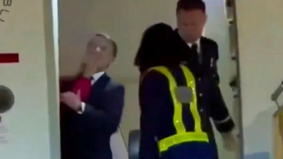 Ce s-a întâmplat, de fapt, între Emmanuel Macron și Brigitte, soția lui, în avion! Un martor a rupt tăcerea