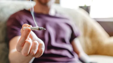 Consumul zilnic de marijuana îți poate îmbolnăvi inima: studiu