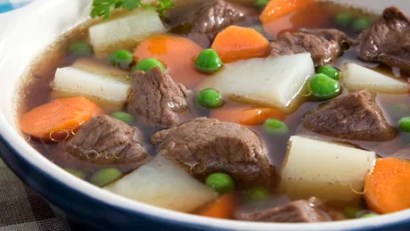 Cea mai gustoasă ciorbă de văcuță acrită cu borș. Cât trebuie să fiarbă carnea ca să fie foarte moale