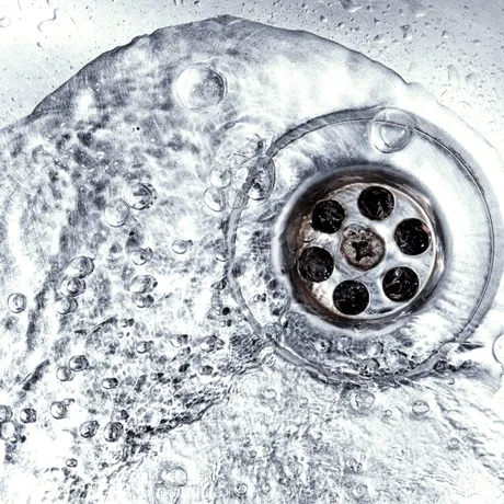 Cum să cureți și să parfumezi țevile de la bucătărie cu soluții naturale