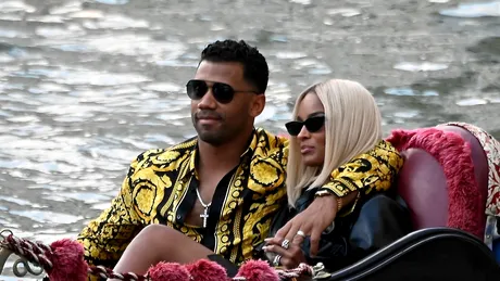 Plimbări romantice ale vedetelor de peste Ocean, cu gondola