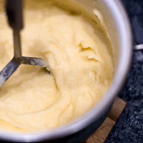 Cum „repari” piureul de cartofi dacă ți-a ieșit prea lipicios