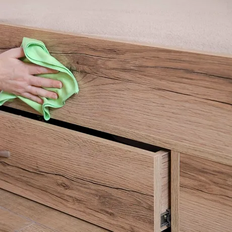 Cum să cureți și să întreții mobila mată