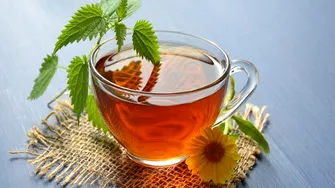 Ceaiul care ajută în tratamentul bolii Alzheimer. Te ferește de bolile tractului respirator și reduce inflamația