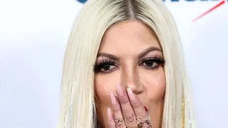 Tori Spelling, pe covorul roșu la 48 de ani. Arată mai bine ca niciodată!