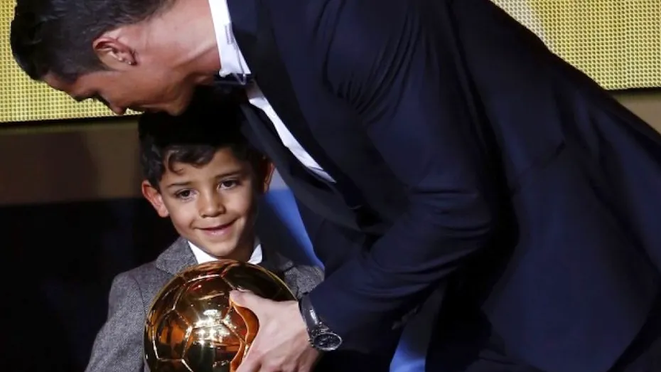 Cristiano Ronaldo îşi antrenează fiul! VIDEO