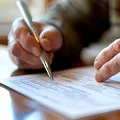 Poți primi pensie înainte de vârsta pensionării? Cine are dreptul la bani timp de șase luni și ce condiții trebuie să îndeplinească