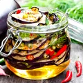 Vinete cu adjică, la borcan. Rețeta picantă care e un adevărat deliciu