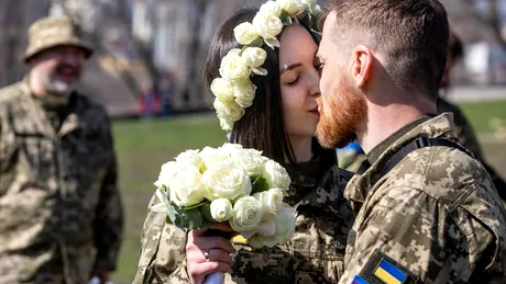 Fericire în cele mai negre timpuri. Și-au unit destinele în Kiev, după legea marțială