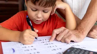 Semne mai puțin cunoscute ale dislexiei: dificultăți care apar dincolo de citit și scris