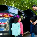 O fetiţă a murit în mașină, după ce tatăl a uitat s-o lase la grădiniță. Micuța a stat ore întregi în vehiculul încins