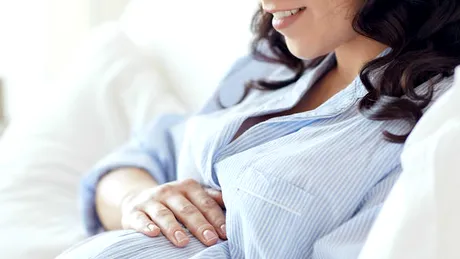 Tânără cu uter didelf a născut de două ori într-o lună