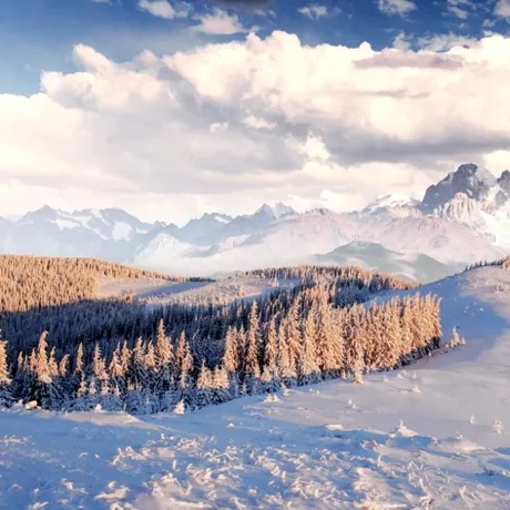 Alertă la munte: peste 120 de apeluri de urgență în 24 de ore! Specialiștii avertizează asupra riscului de hipotermie și accidente