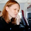 Călătorești cu avionul? Ce efecte are zborul asupra danturii și ce trebuie să faci chiar înainte de zbor și după aterizare