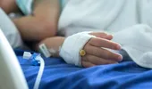 Copil român de 6 ani, lovit de tramvai la Budapesta, transferat în țară în ultima clipă! Iustin a ajuns la București înainte de deconectarea de la aparate