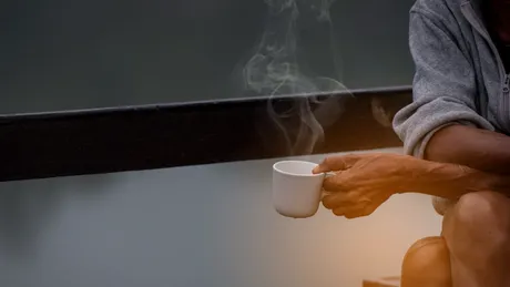 Greșeala pe care mulți o fac când beau cafea. Oncologii spun că poate crește riscul unui tip de cancer