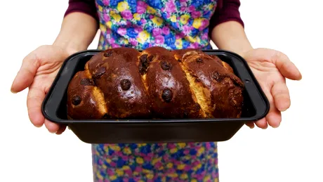 Care sunt cele mai bune tăvi pentru cozonac, ca să crească frumos și să nu se lipească