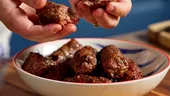 Rețeta veche de 100 de ani pe care o folosește Jamila pentru a pregăti pasta de mici! Ies suculenți și gustoși