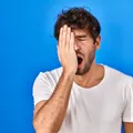 Căscatul excesiv: ce afecțiuni poate ascunde și când trebuie să mergi la medic