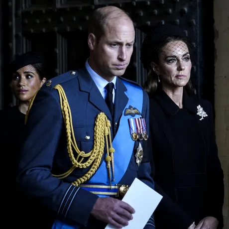 Cum ar fi vrut Meghan Markle să-i ia locul lui Kate Middleton ca regină! Noi dezvăluiri despre soția lui Harry