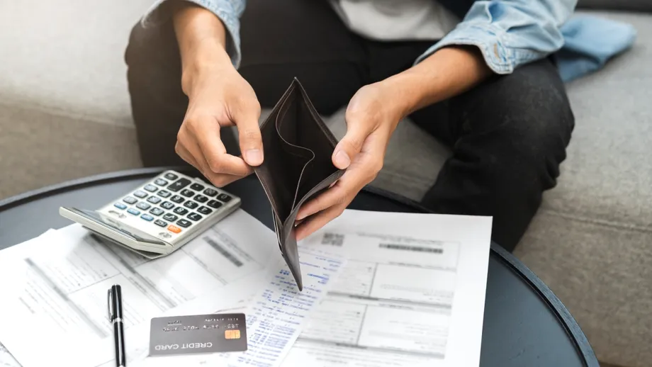 Ce se întâmplă cu ratele de la 1 octombrie 2025. Atenție pentru românii care au credite la bancă