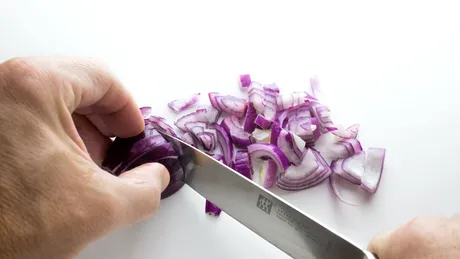 Strugurii cu ceapă! Două alimente pentru îmbunătățirea tensiunii arteriale
