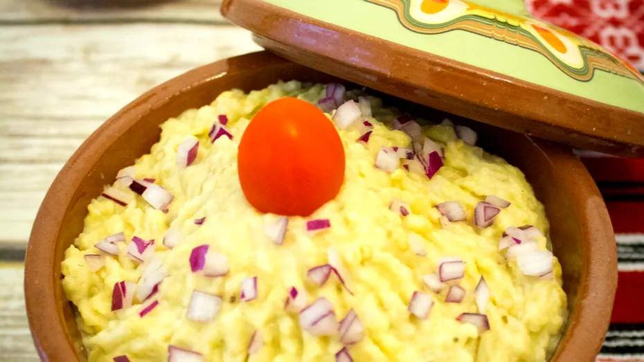 Câtă ceapă se pune la salata de vinete. Greșeala pe care mulți o facem și strică gustul salatei