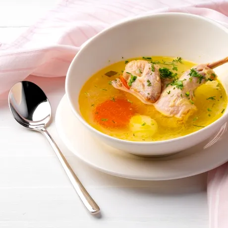 Cât de eficientă este supa de pui ameliorarea simptomelor răcelii? 