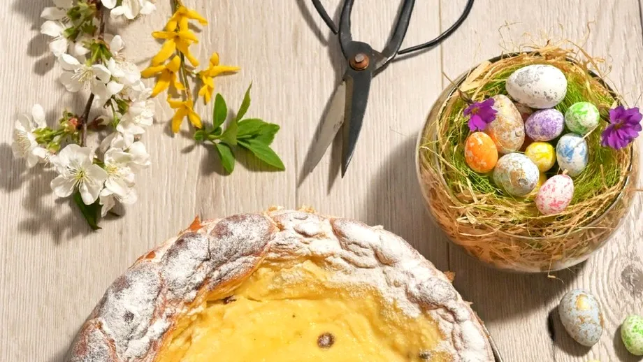 Pască fără coacere cu brânză și stafide, o pască moldovenească