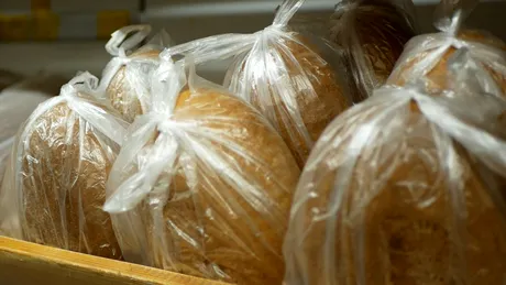 Mâncarea „gunoi” nu înseamnă doar hamburgeri sau cartofi prăjiți, ci și pâine sau iaurturi. 8 alimente ultraprocesate pe care mulți le mâncăm crezând că sunt sănătoase