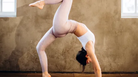 Cardio yoga: ce este și cum te ajută să slăbești