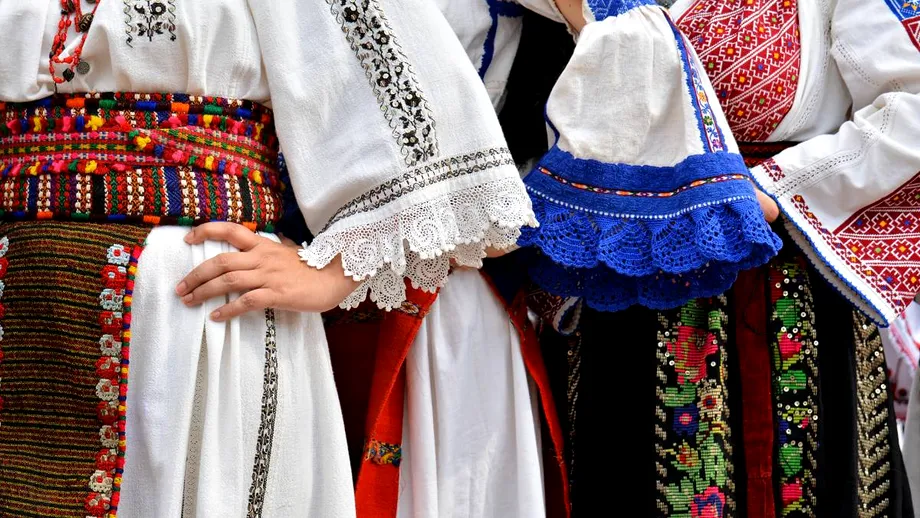 Tradiții și obiceiuri de Dragobete: ce este „zăpada zânelor”, apa cu care fetele se spălau pe față să fie iubite