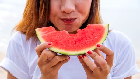 Iubești pepenele roșu? Iată ce se întâmplă în corpul tău când exagerezi cu porțiile